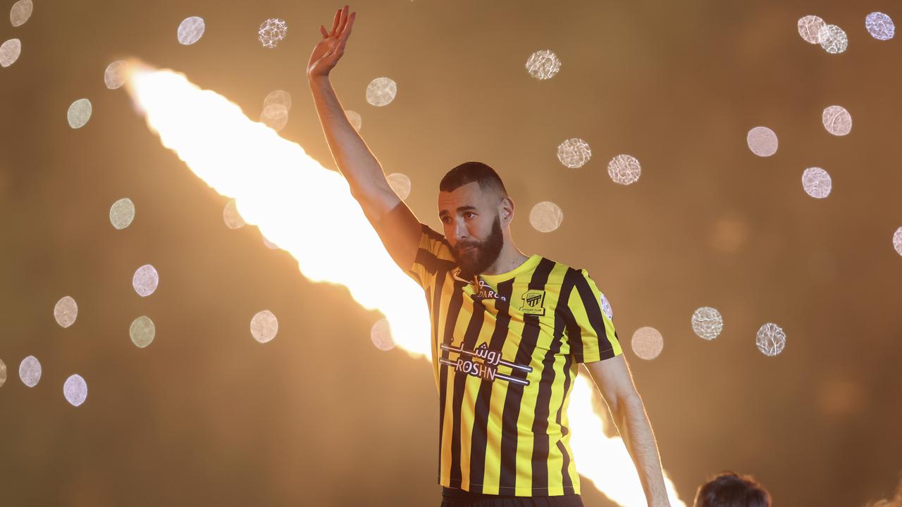 Dihadiri Puluhan Ribu Suporter, Perkenalan Karim Benzema di Al Ittihad Berlangsung Meriah
