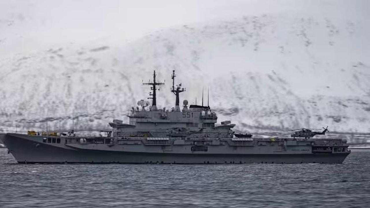Kapal Induk asal Italia Giuseppe Garibaldi.