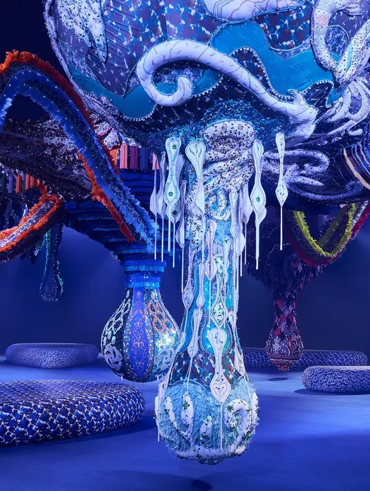 Berjudul "Valkyrie Miss Dior", itu menggabungkan tekstil bunga dari arsip rumah mode yang dibuat sebagai penghargaan untuk Catherine Dior.  [Dok/Dior].