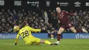 Pemain Manchester City, Erling Haaland mencetak gol ke gawang Ipswich Town pada laga lanjutan Liga Inggris 2024/2025 di Portman Road, Ipswich, Inggris, Senin (20/01/2025) dini hari WIB. (AP Photo/Ian Walton)