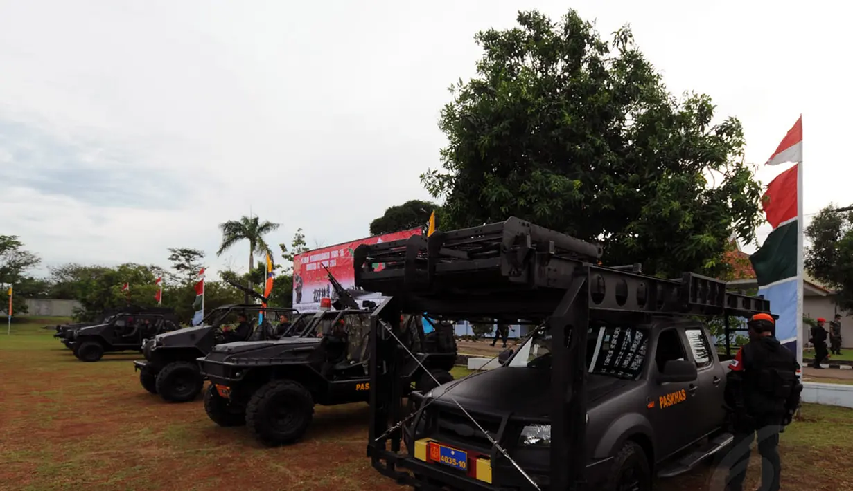 Sejumlah kendaraan taktis militer disertakan dalam Latihan Gabungan Gultor Tri Matra IX TA. 2014 di Halim Perdanakusuma Jakarta, Senin (1/12/2014). Latihan penanggulangan teror untuk memelihara kedaulatan NKRI. (Liputan6.com/Helmi Fithriansyah)