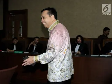 Terdakwa dugaan korupsi proyek e-KTP, Setya Novanto bersiap mengikuti sidang lanjutan di Pengadilan Tipikor, Jakarta, Kamis (29/3). Sidang mendengar pembacaan tuntutan oleh Jaksa Penuntut Umum. (Liputan6.com/Helmi Fithriansyah)