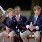 Pangeran William dan Kate Middleton ternyata mencontek Putri Diana saat mendidik anak-anaknya (Alastair Grant/AP Files)