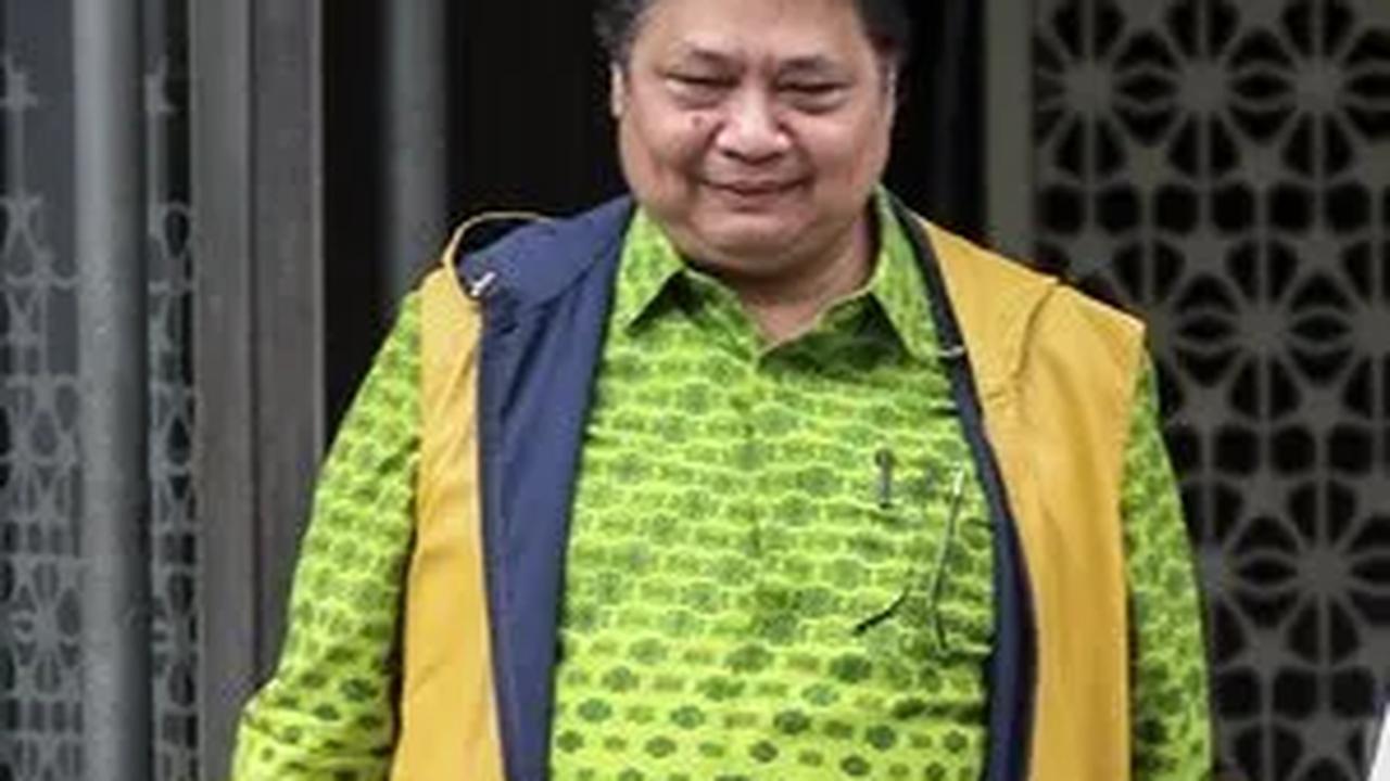 Pertemuan Airlangga dan Puan berlangsung selama kurang lebih satu jam. Puan turut didampingi Ketua DPP PDIP Said Abdullah dan Bambang Wuryanto.