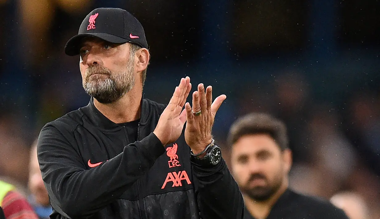 Jurgen Klopp. Pelatih asal Jerman berusia 54 tahun yang saat ini memasuki musim ke-7 bersama Liverpool mengoleksi raihan 500 gol di Liga Inggris dalam 234 laga. Ia melakukannya hanya bersama Liverpool yang telah ditanganinya sejak Oktober 2015. (AFP/Oli Scarff)