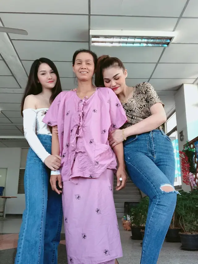 6 Potret Keluarga DJ Butterfly yang Jarang Terekspos, Adiknya Jadi