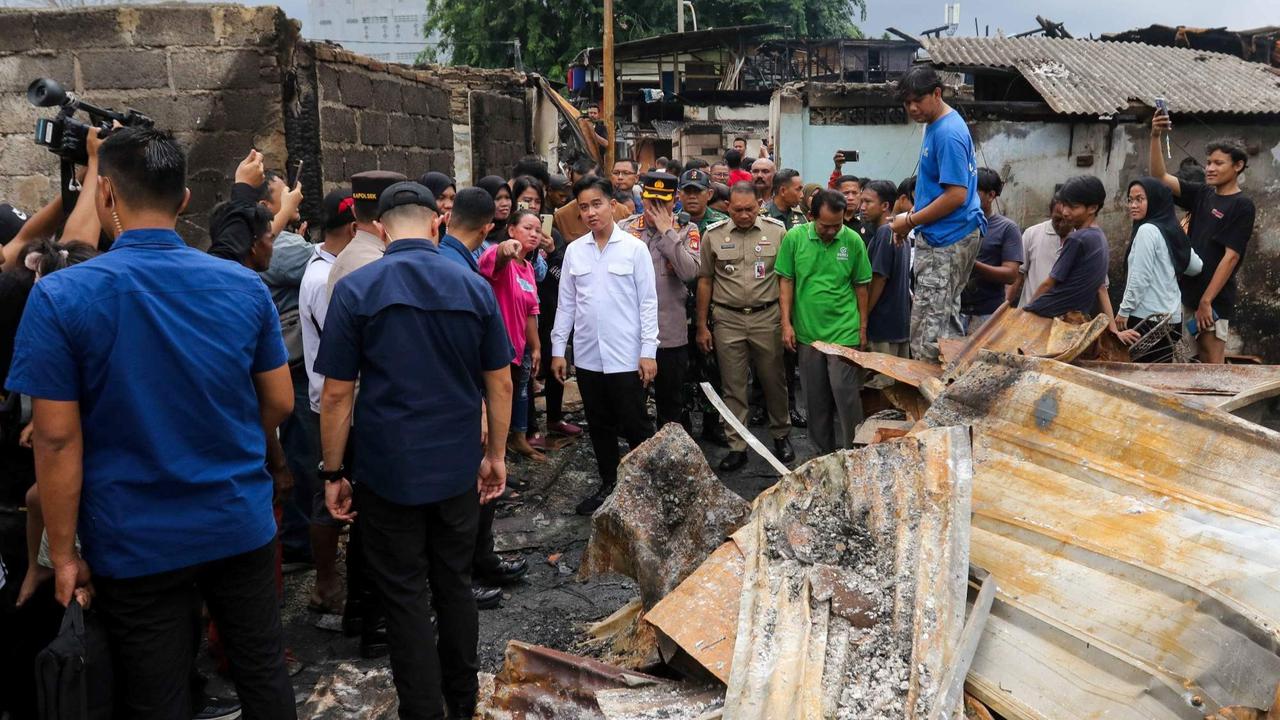 Gibran tinjau kebakaran di Kemayoran
