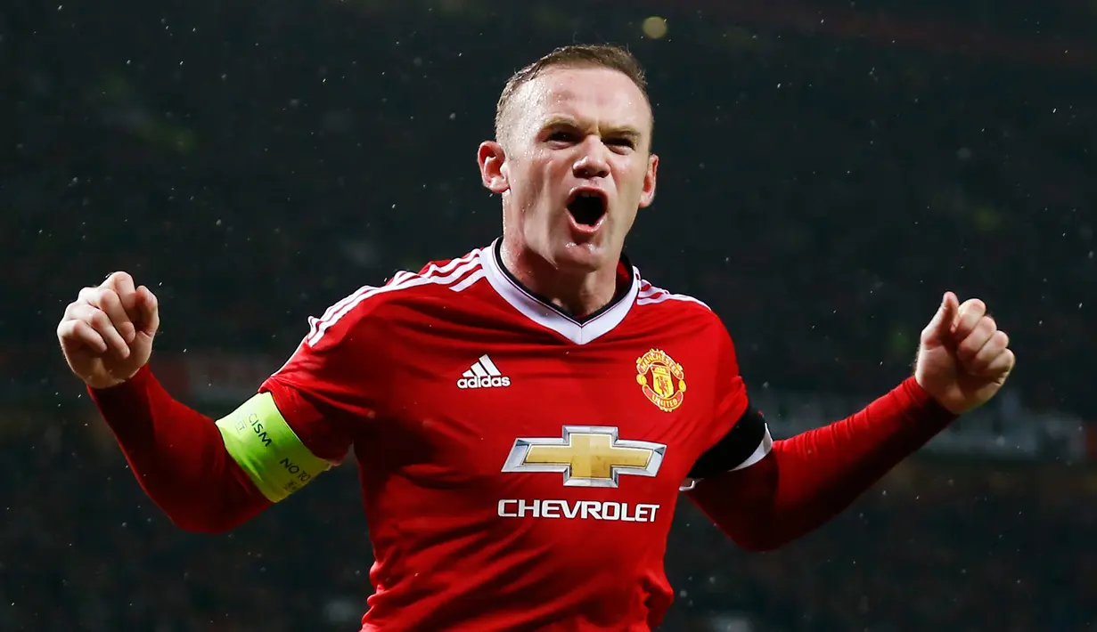 Penyerang MU,Wayne Rooney melakukan selebrasi usai mencetak gol kegawang CSKA Moscow pada liga champions di stadion Old Trafford,Inggris (3/11). Manchester United menang atas CSKA Moscow dengan skor 1-0. (Reuters/Darren Staples)