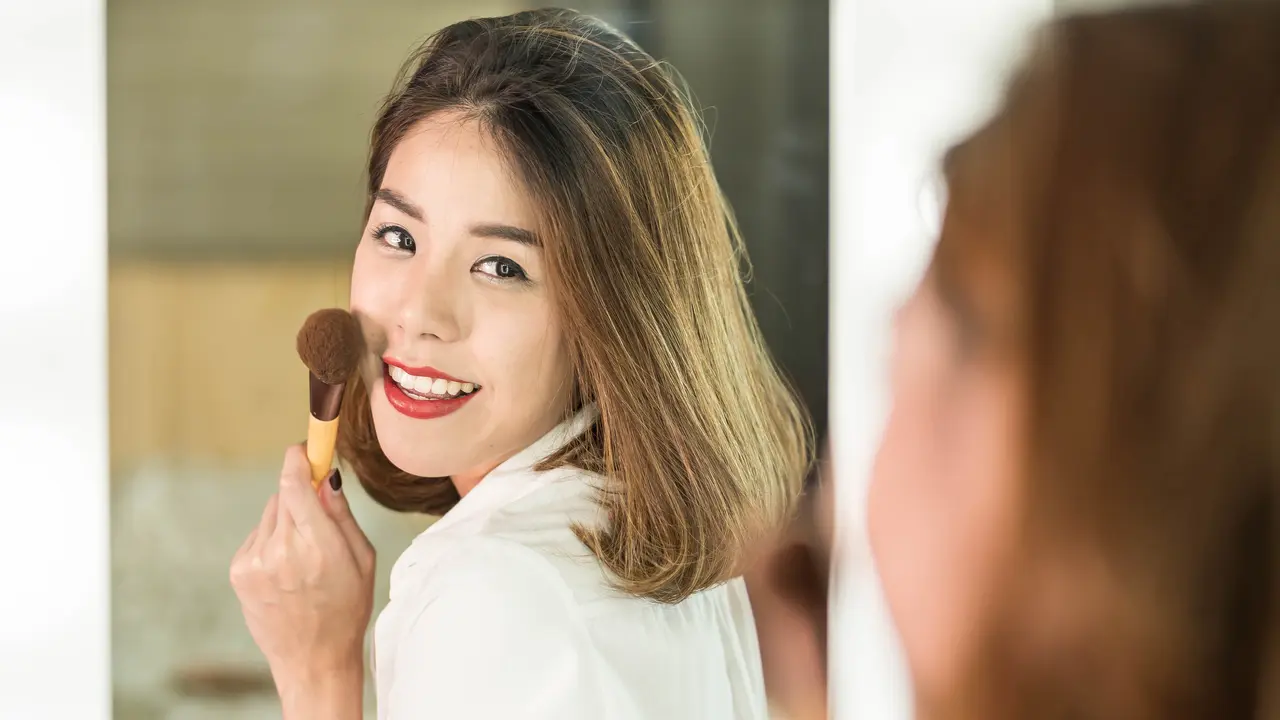 perempuan makeup