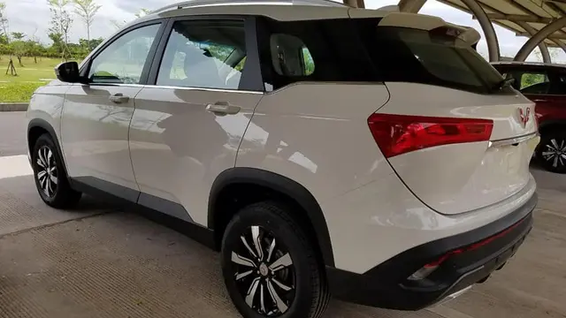 Wuling Almaz