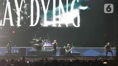 Penampilan grup band asal  Amerika As I Lay Dying saat tampil dalam Festival musik hammersonic 2024 di Pantai Carnaval Ancol, Jakarta, Minggu (5/5/2024). (Liputan6.com/Herman Zakharia)