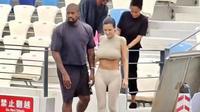 Kanye West dan Bianca Censori (dok Instagram @kanyewestbianca/https://www.instagram.com/p/C_53jzrNAoD/?igsh=MWtseXQ0MXQ0ZXR4YQ==/Maheza Nurmiagita)