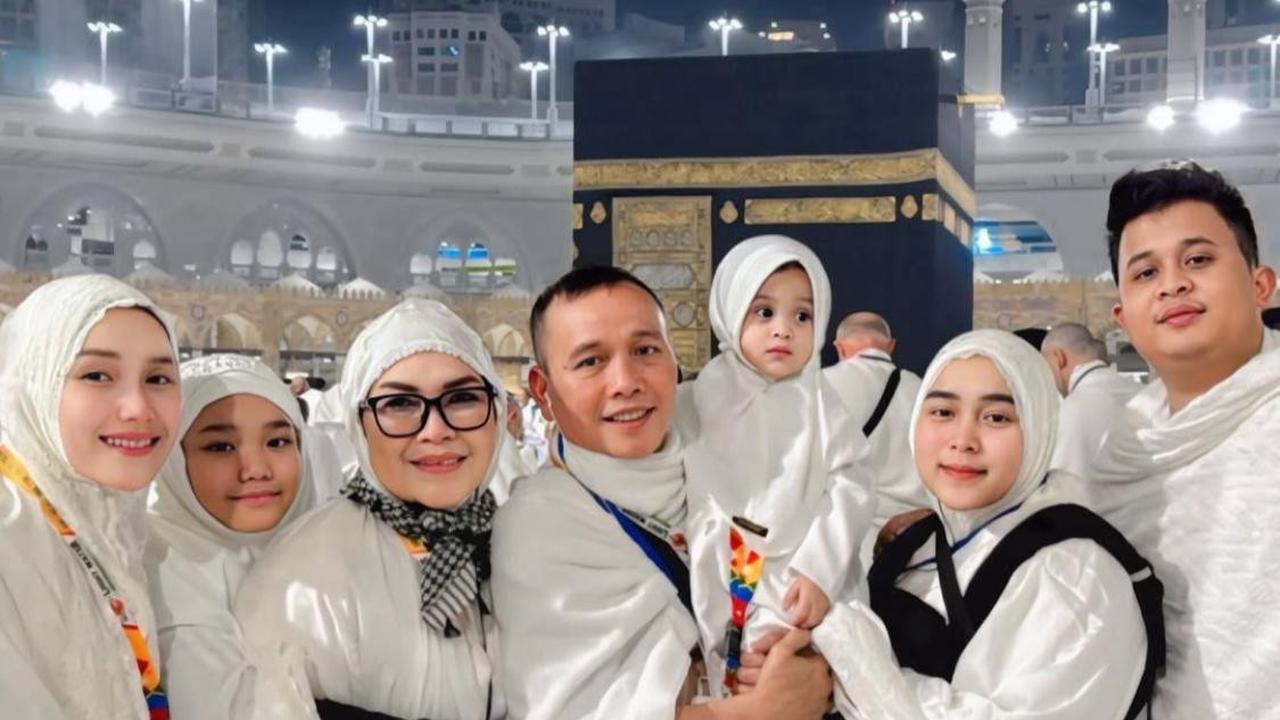 Rayakan Hari Ibu Saat Umroh, Ayu Ting Ting Sampaikan Pesan Menggugah Hati