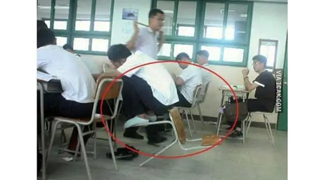 6 Posisi Orang Duduk Ini Nyeleneh Banget, Persulit Diri
