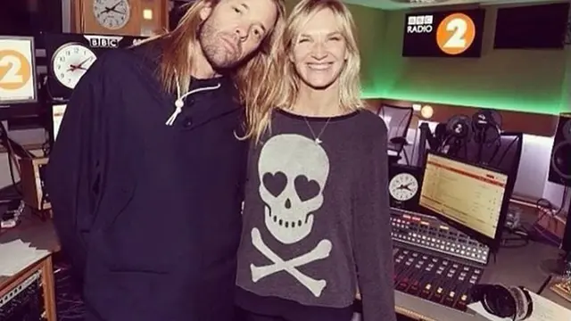6 Potret Kenangan Taylor Hawkins ‘Foo Fighters’ dan Keluarga, Penuh Kehangatan