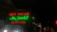 Reklame Ste Taichan Bu Gendut Senayan yang berada di Jalan Melawai 6, seberang Jawa-Jawa. Jadi satu-satunya tenan streetfood taichan di Blok M Square. (dok. Liputan6.com/Rusmia Nely)