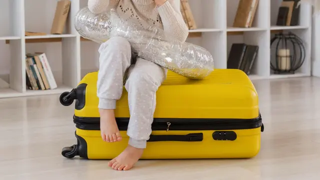 14 Travel Kit Esensial agar Anak Tetap Nyaman dan Tenang Selama Perjalanan Jauh