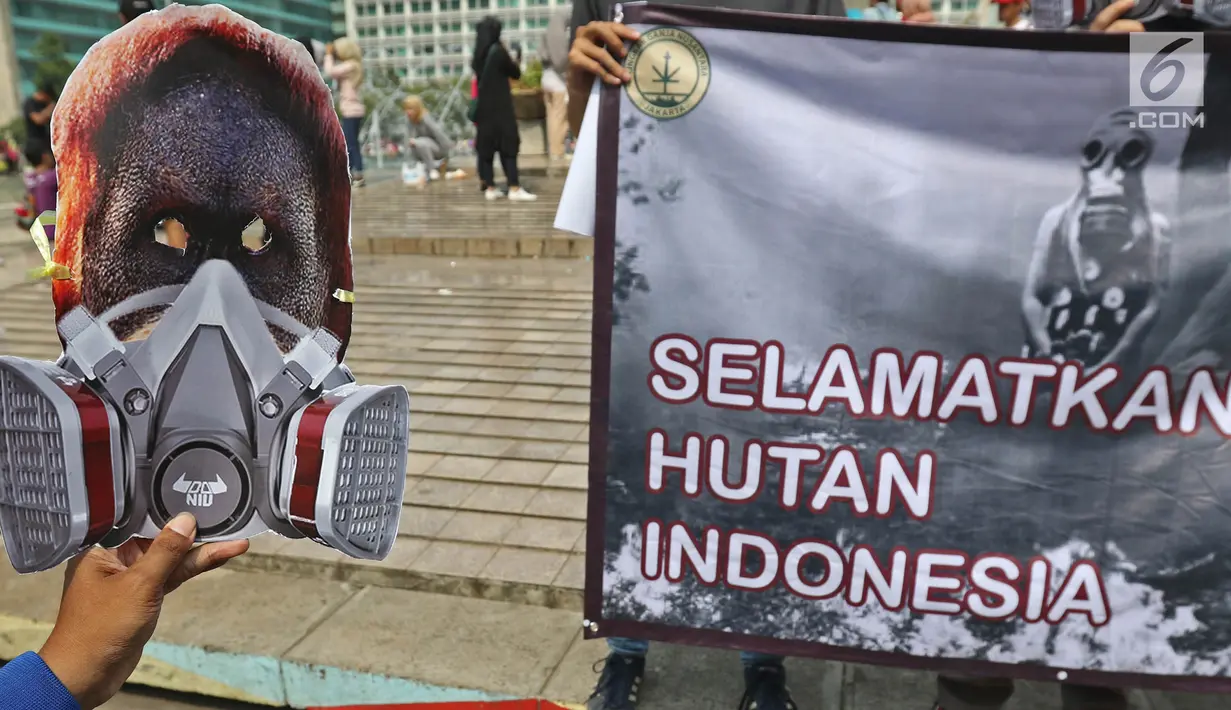 Masyarakat yang tergabung dalam organisasi Lingkar Ganja Nusantara (LGN) Jakarta melakukan aksi yang bertajuk Selamatkan Hutan Indonesia pada Car Free Day di Kawasan Bundaran HI, Jakarta, Minggu (29/9/2019).  (Liputan6.com/Herman Zakharia)