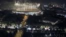 Suasana pesta kembang api saat pembukaan Asian Games di SUGBK, Jakarta, Sabtu, (18/8/2018). Pesta kembang api membuat langit Jakarta semakin gemerlap. (Bola.com/Peksi Cahyo)
