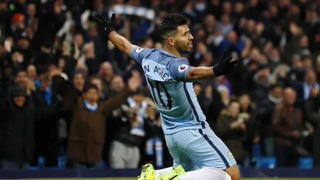 Striker Manchester City Sergio Aguero usai mencetak gol ke gawang Burnley (Reuters / Jason Cairnduff)