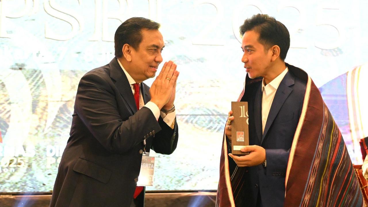 VIDEO: Kelakar Gibran di Rakernas PSBI "Harus Dukung Prabowo, Kasihan Effendi Sudah Dipecat"