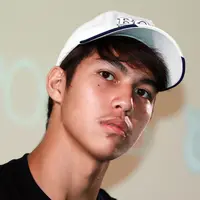 "Enggak tahu (komentarnya) ya. Belum sempat izin, jadi belumm komentar apa-apa. Biasanya kan kalau ada kerjaan dari manajer langsung ke saya. Tapi kayaknya sudah tahu sih, cuma belum komentar saja," tandas El Rumi. (Deki Prayoga/Bintang.com)