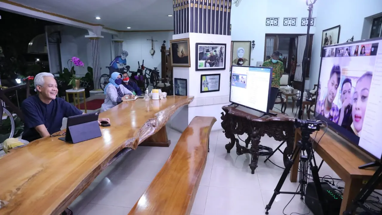 Sapa Pekerja Migran, Ganjar Terima Update Covid-19 Hingga PMI Minta Carikan Jodoh