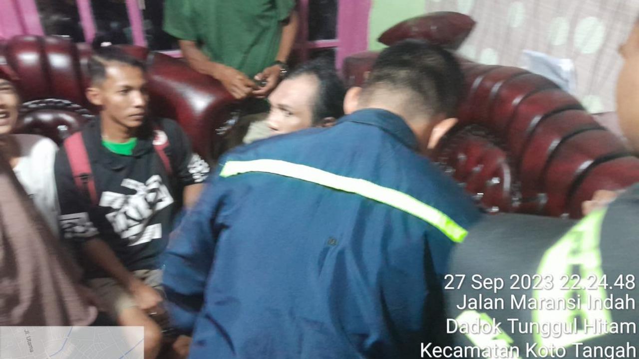 Kesialan L tidak sampai di situ. Dia dan H ditangkap warga sekitar. Rupanya masyarakat resah dengan aktiviras di lokasi indekos itu.<br>
