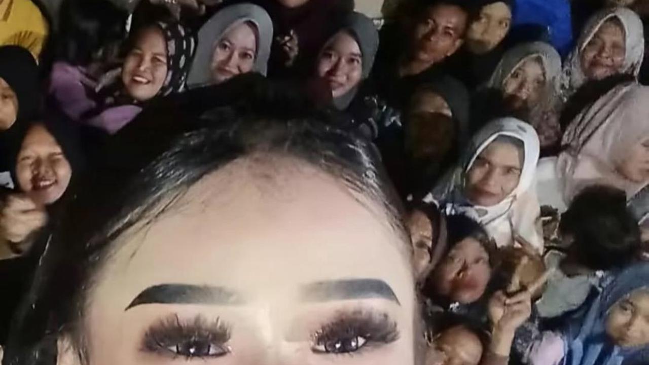 Misteri Sosok Hitam di Foto Selfie Niken Salindry, Kesalahan Kamera atau Penampakan?