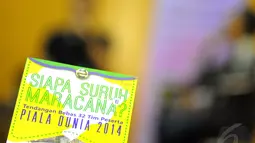 Sebuah buku yang diberi judul Siapa Suruh ke Maracana? Diterbitkan oleh Entermedia dengan tebal 256 halaman, Senayan, Jakarta, Kamis (29/05/2014) (Liputan6.com/Faisal R Syam).