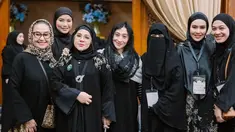 Sederet artis tampak menghadiri kajian Hubabah Ummu Salim, istri dari ulama besar asal Tarim, Yaman itu dengan busana muslim dan berhijab. Beberapa di antaranya pun bikin pangling. Seperti aktris senior Marini Soerjosoemarno yang datang bersama anaknya, Shelomita Diah. (Liputan6.com/IG/@_ummi_pipik_)