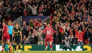 Ketika Liverpool dalam Situasi Sulit, Energi Tambahan Lahir dari Dukungan Publik Anfield