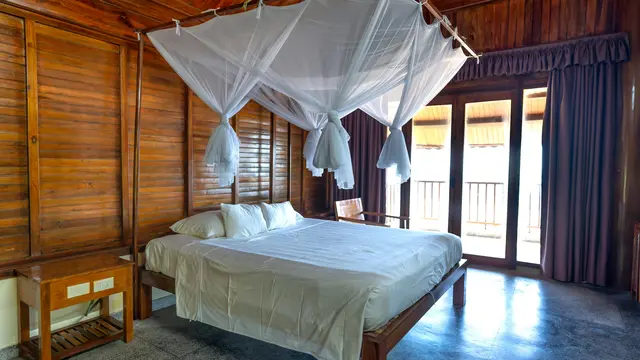 2. Pasang Kelambu di Tempat Tidur