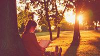 Ilustrasi Membaca Buku. (Foto: Shutterstock)