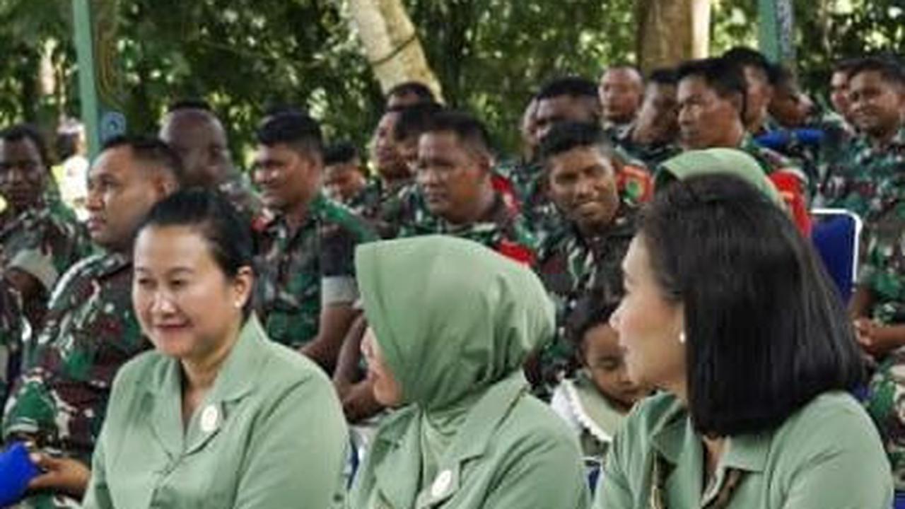 Menurutnya, prajurit yang berdinas di wilayah seperti di Tanah Papua ini harus mampu untuk menjaga keharmonisan keluarga. Apalagi istri yang mau mendampingi suaminya di daerah tugas dengan berbagai kekurangan, merupakan istri yang hebat.
