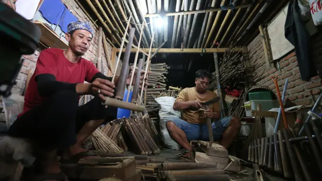 Dorong Produktifitas, Askrindo Memberikan Bantuan Kepada Pengrajin Angklung