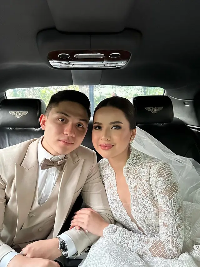 8 Gaya Elegan Anggi Marito Eks Indonesian Idol Dibalut Gaun Putih di Momen Pemberkatan Pernikahan