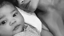 Tak hanya itu, ia pun mengunggah foto selfienya bersama dengan Stormi beberapa waktu lalu. (instagram/kyliejenner)