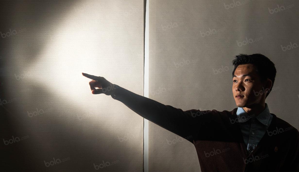 Karier profesional Sutanto Tan berawal di klub Singapura, Hougang United, dimana dirinya diberikan kontrak selama setengah musim. Selama di negeri singa dirinya tampil dalam 14 laga dan mampu mencetak sembilan gol. (Bola.com/Vitalis Yogi Trisna)