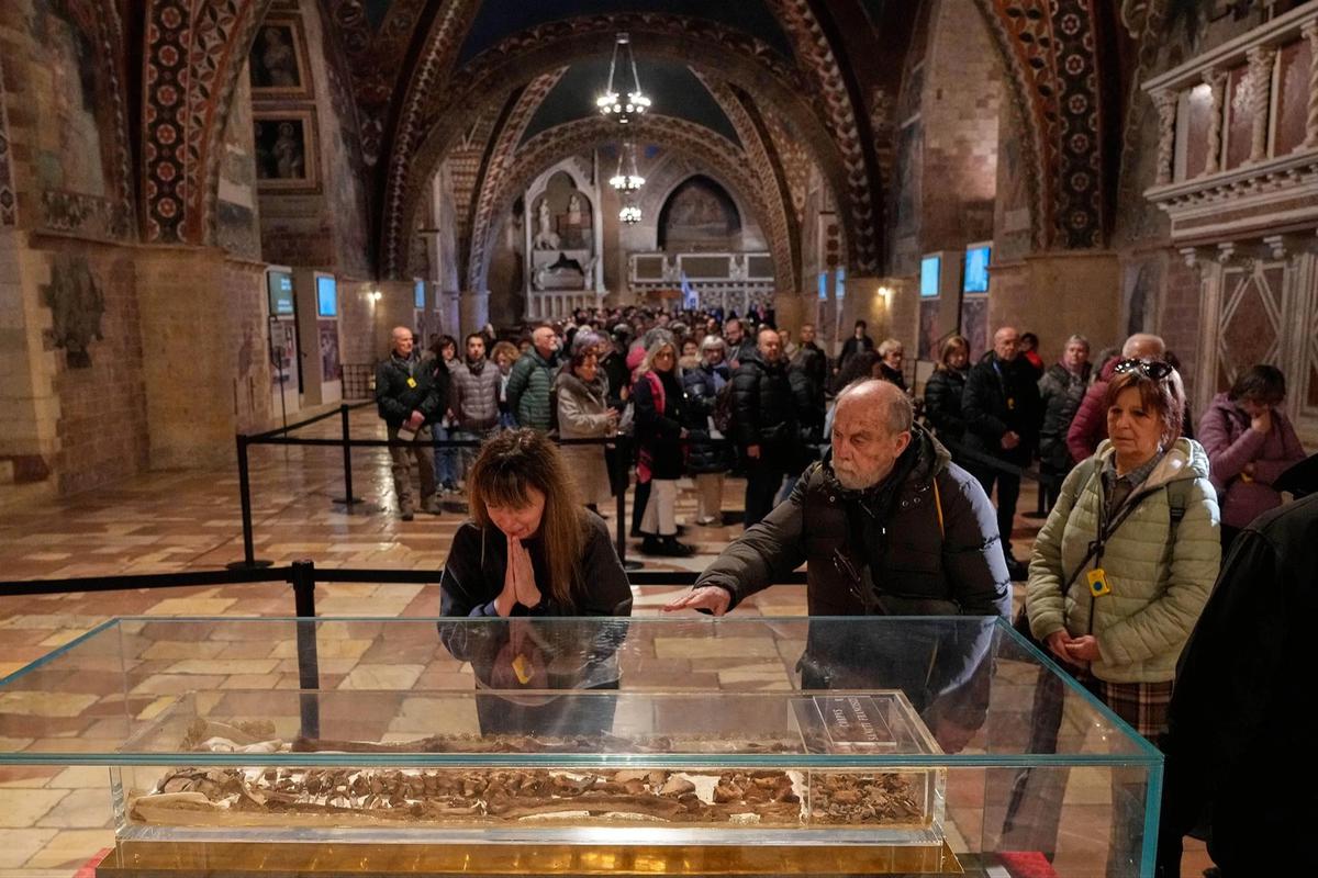 FOTO: Relik Santo Fransiskus Tampil ke Publik untuk Pertama Kali dalam Delapan Abad