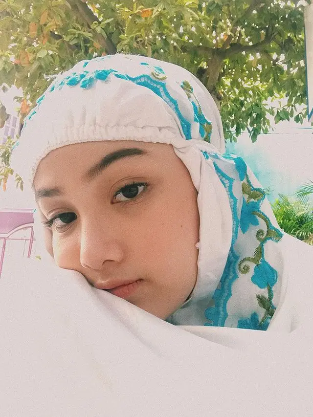6 Potret Aisyah Aqillah Saat Pakai Hijab Ini Tuai Pujian