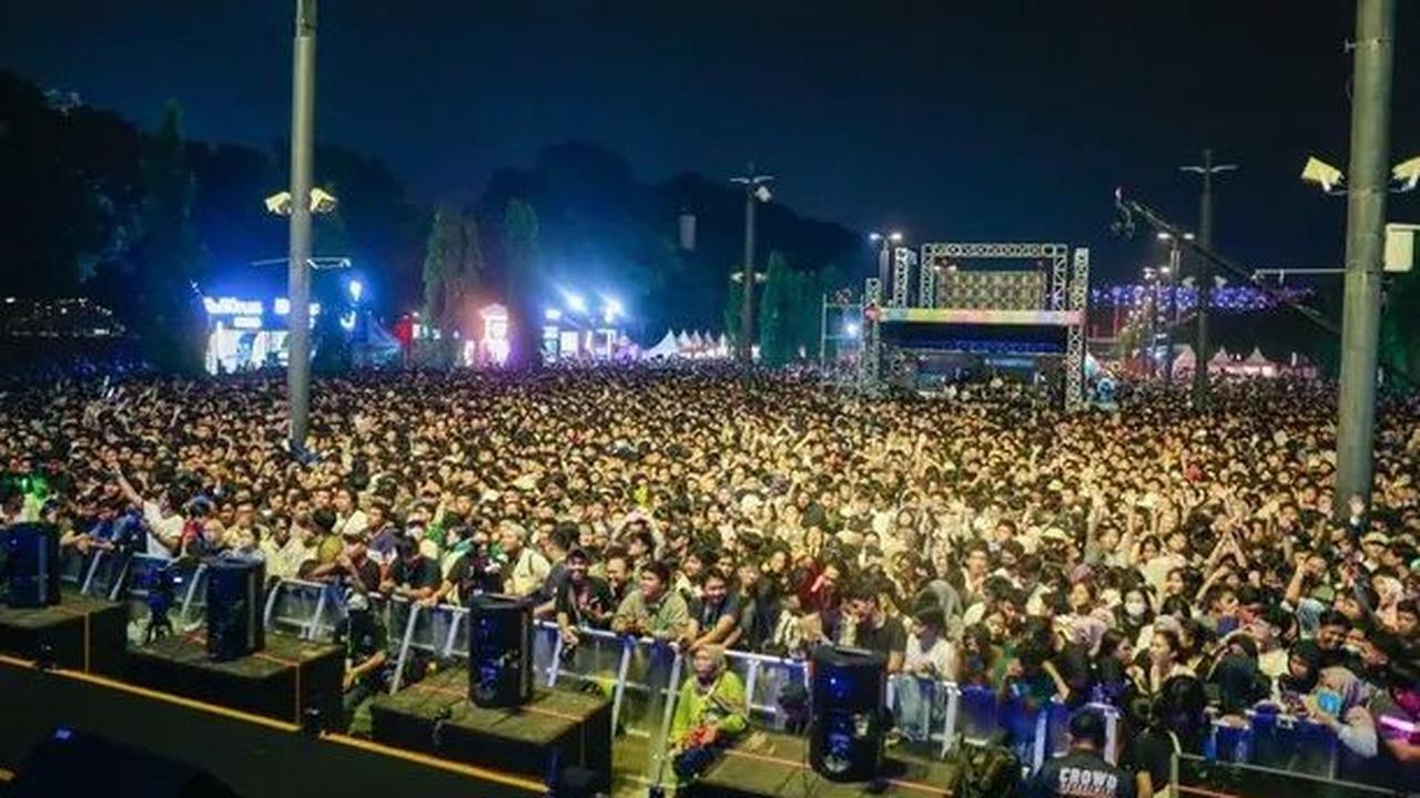 Dipenuhi Aksi Panggung Musisi Indonesia yang Memukau Pengunjung<br>