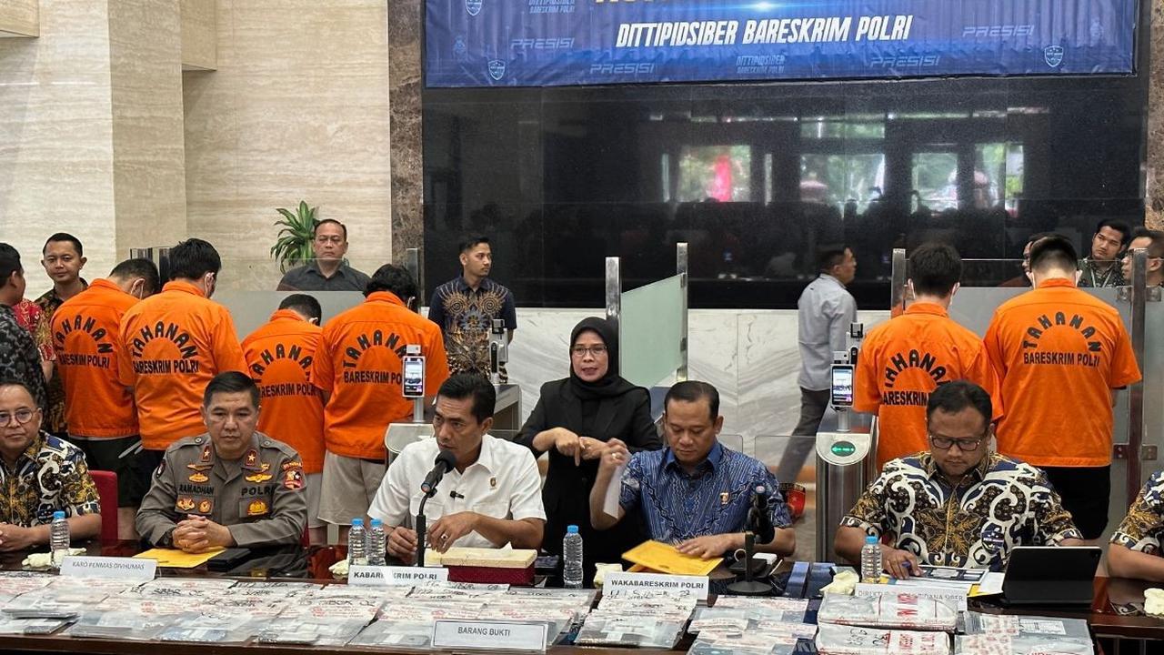 Wahyu mengatakan, ada sebanyak 15 saksi dan empat saksi ahli yang telah diperiksa.