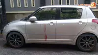 Mobil Tak Bertuan Teronggok Mengenaskan di Depan Apartemen Cawang