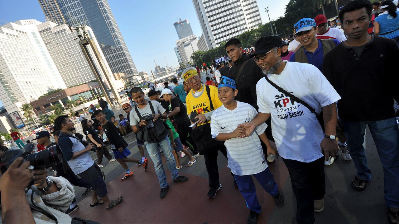 BW Pimpin Aksi Akademisi Bersihkan Pos Polisi Bundaran HI