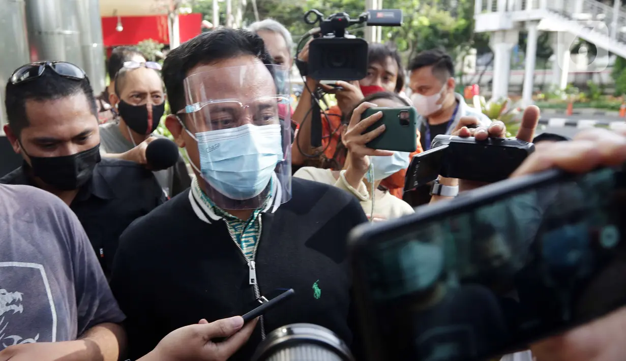 Plt Gubernur Sulawesi Selatan, Andi Sudirman Sulaiman usai diperiksa penyidik KPK, Jakarta, Selasa (23/3/2021). Andi Sudirman diperiksa sebagai saksi untuk Nurdin Abdullah tersangka suap perizinan dan pembangunan infrastruktur Pemprov Sulsel 2020-2021. (Liputan6.com/Helmi Fithriansyah)