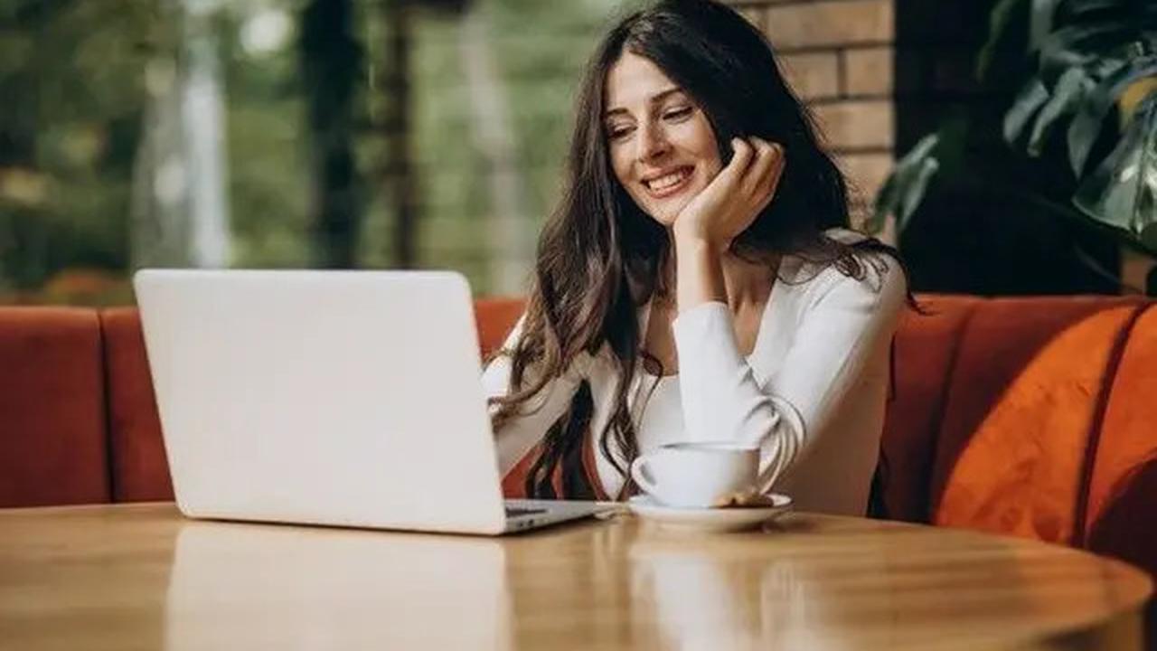 5 Tanda Aura Positif yang Membuat Perempuan Cantik Alami