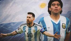 Ilustrasi - Lionel Messi dan Maradona (Bola.com/Adreanus Titus)