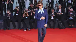 Harry Styles dalam premier Don't Worry Darling di Festival Film Venesia 2022. (Foto:  Joel C Ryan/Invision/AP)