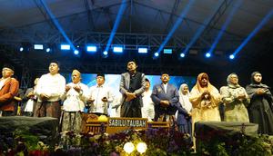 Ribuan jemaah muslim memadati Lapangan Desa Sidorejo, Kecamatan Sekampung Udik, Kabupaten Lampung Timur, Sabtu (20/12/2025) malam (Istimewa)